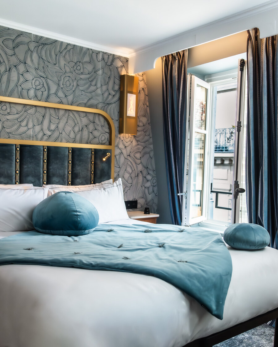 Chambre élégante d’un hôtel parisien