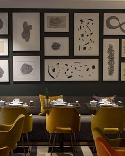 Restaurant contemporain d’un hôtel parisien